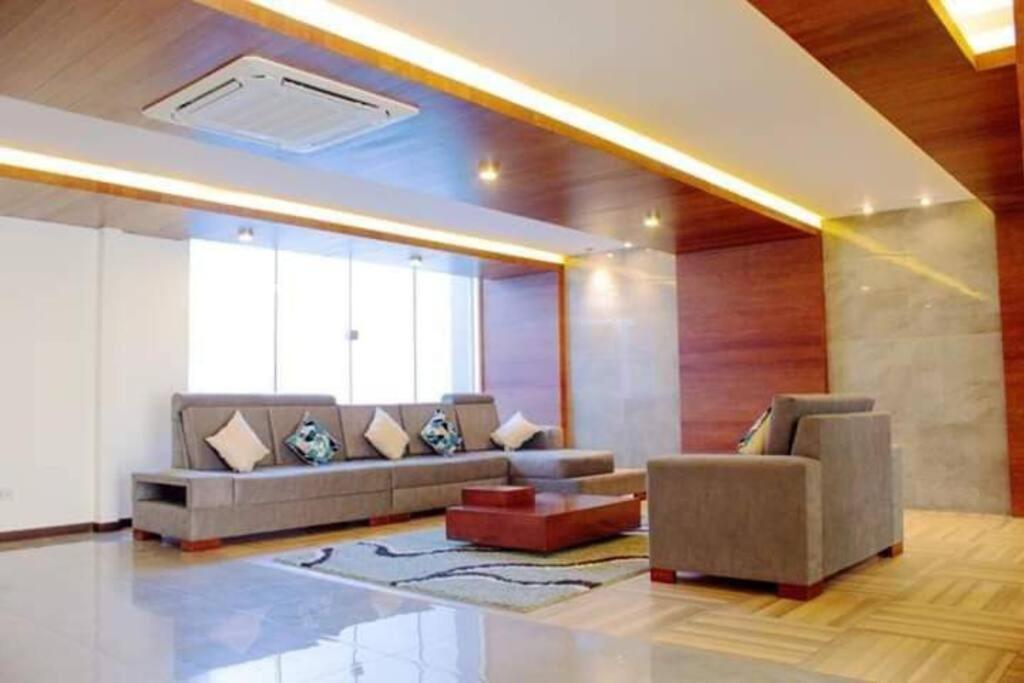 Departamentoo Nuevo Amoblado Cerca A Uagrm, Con Excelente Vista Apartment *
